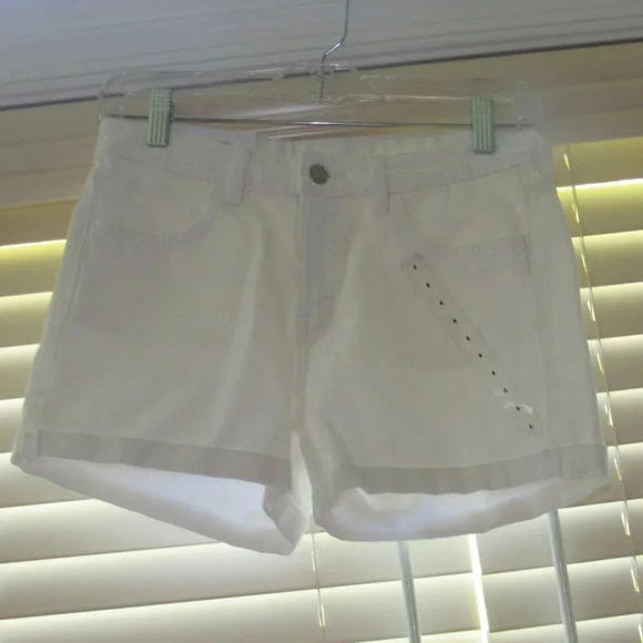 NWT H&M Regular Waist Cuffed 3" Inseam Shorts Sz 4 - Picture 1 of 4